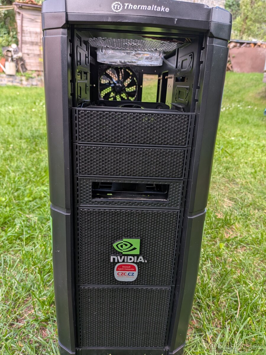 Ikonická PC skříň Thermaltake Element V NVIDIA Edition - 11