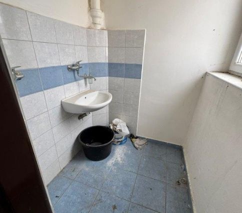 Dražba průmyslového areálu s výrobními a skladovacími halami - 11