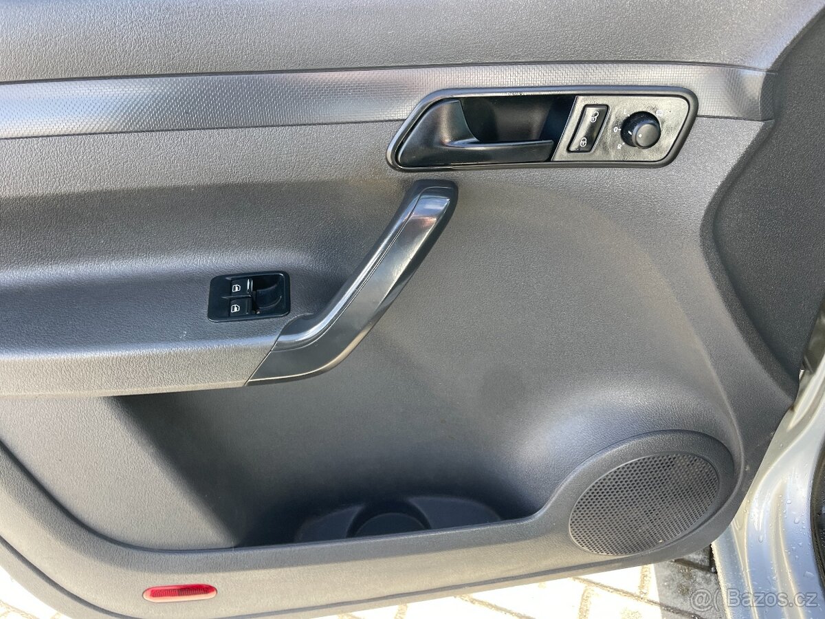 VW CADDY MAXI 1,6 TDI 75kw 5míst Tažné 09/2011 - 11