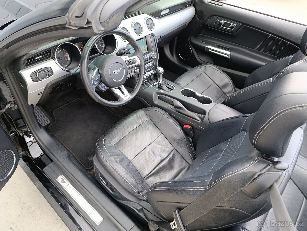 FORD MUSTANG 2.3 ECOBOOST CONVERTIBLE - 11