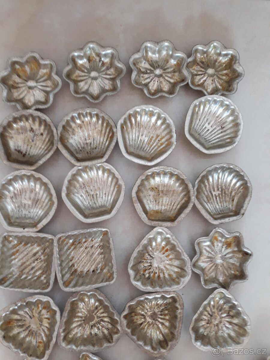 Starožitná vykrajovátka na cukroví - 11