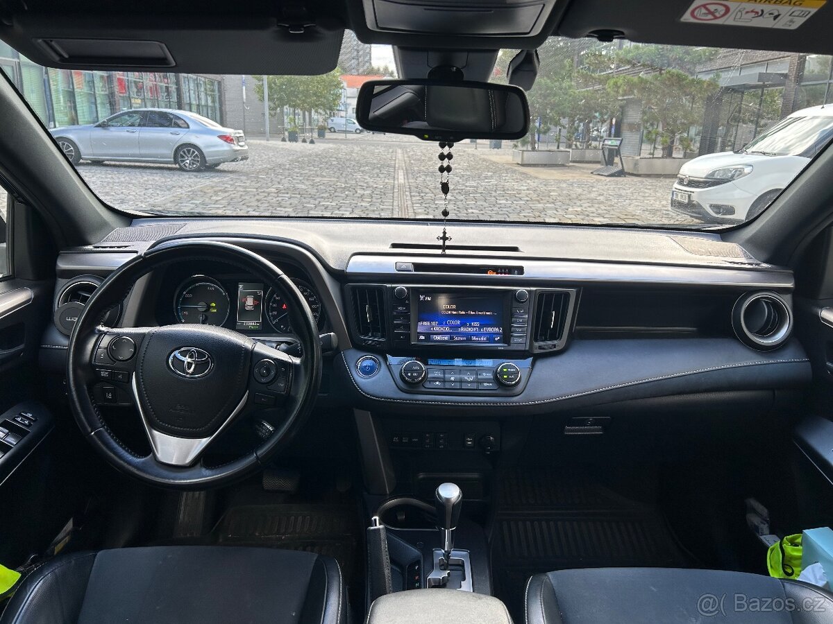 Toyota RAV4 Hybrid - číst celé - 11