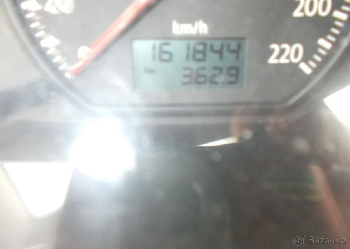 Volkswagen Polo 1,2 NOVÁ STK benzín manuál 40 kw - 11