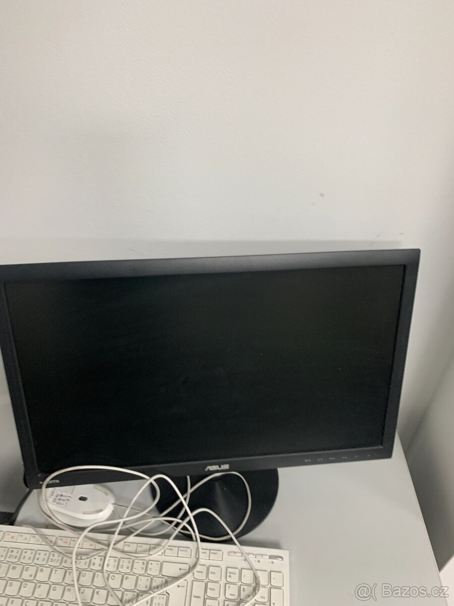 LCD monitor 21 / 22 palců x 6 - 11