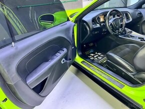 Dodge Challenger SRT 6,4 HEMI scat pack - 11