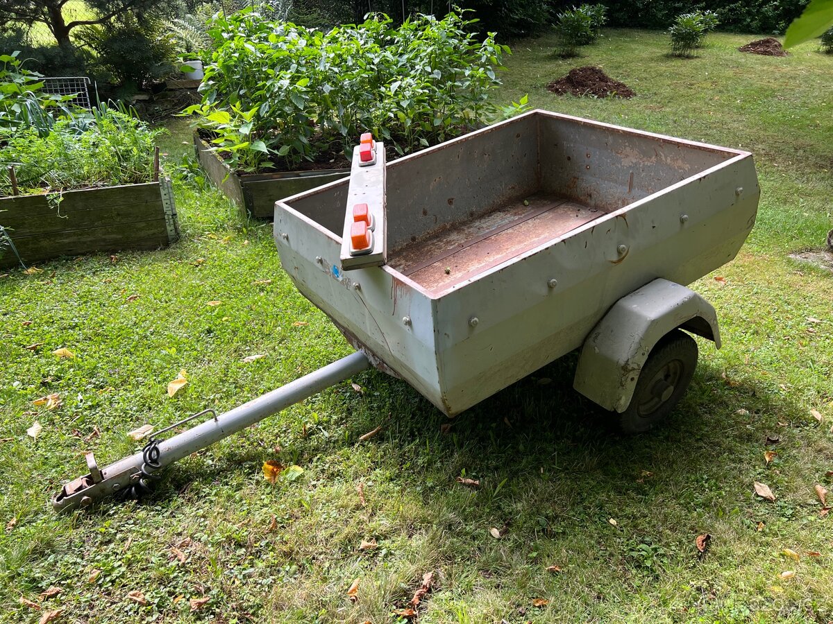 Přívěsný vozík NDR - 11