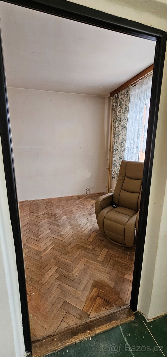 BYT 2+1 68m2 ve Staré Roli s balkonem - 11