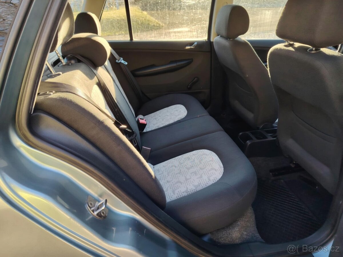 prodám Škodu Fabii kombi 1.4 16V 55kw ,r.v.2004 - 11