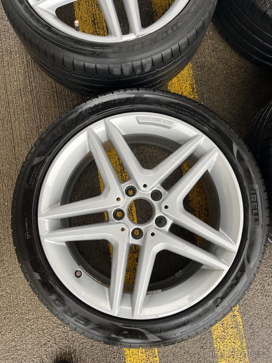 Mercedes amg r18 - 11