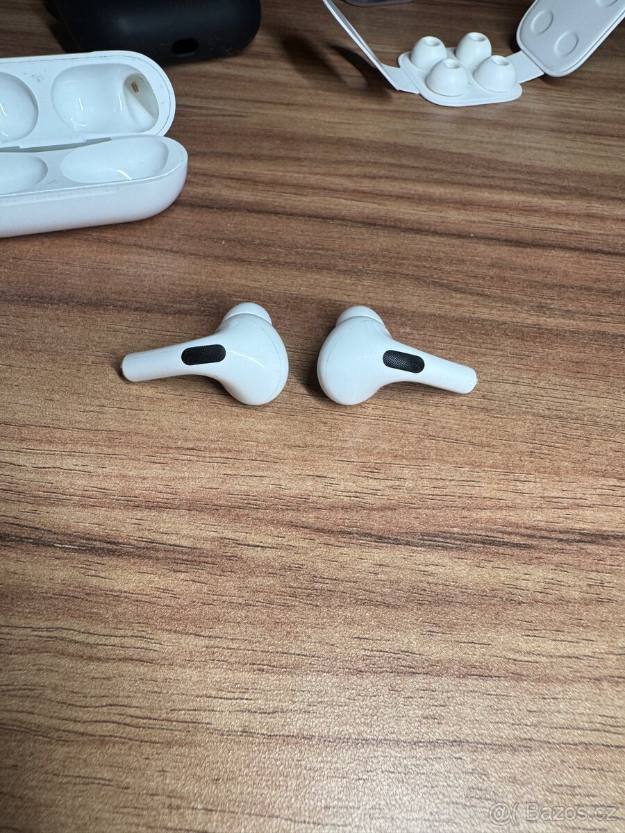 iPhone + AirPods Pro - 11