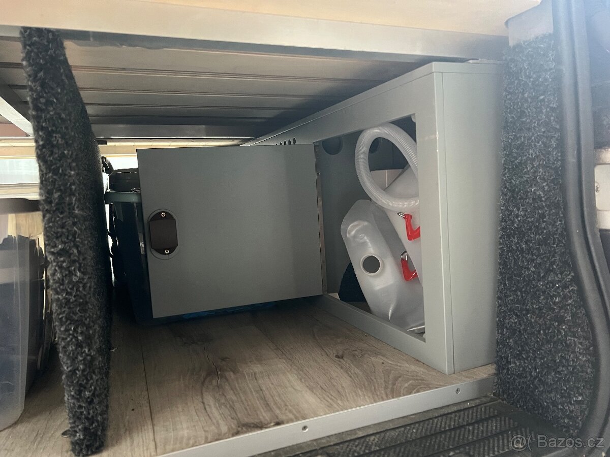 Mercedes Vito. Obytný automobil - 11