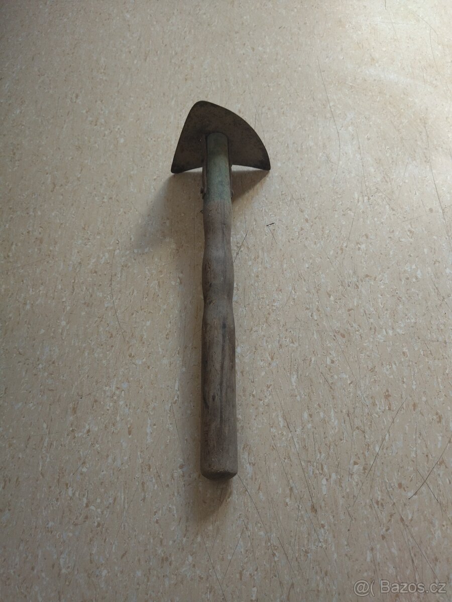 ZAHRADNICKÉ NÁŘADÍ - 11