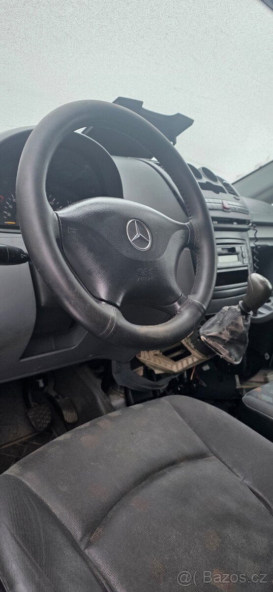 Mercedes-Benz Vito W639: bedna - 11
