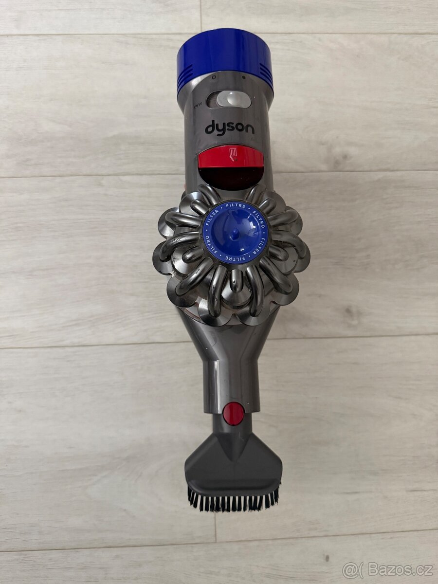 Tyčový a ruční vysavač Dyson V8 - 11