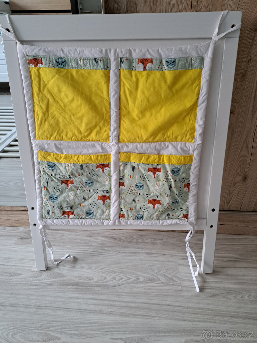 Dětská postýlka+materace+prostěradla+látkové zábr.+kapsář - 11