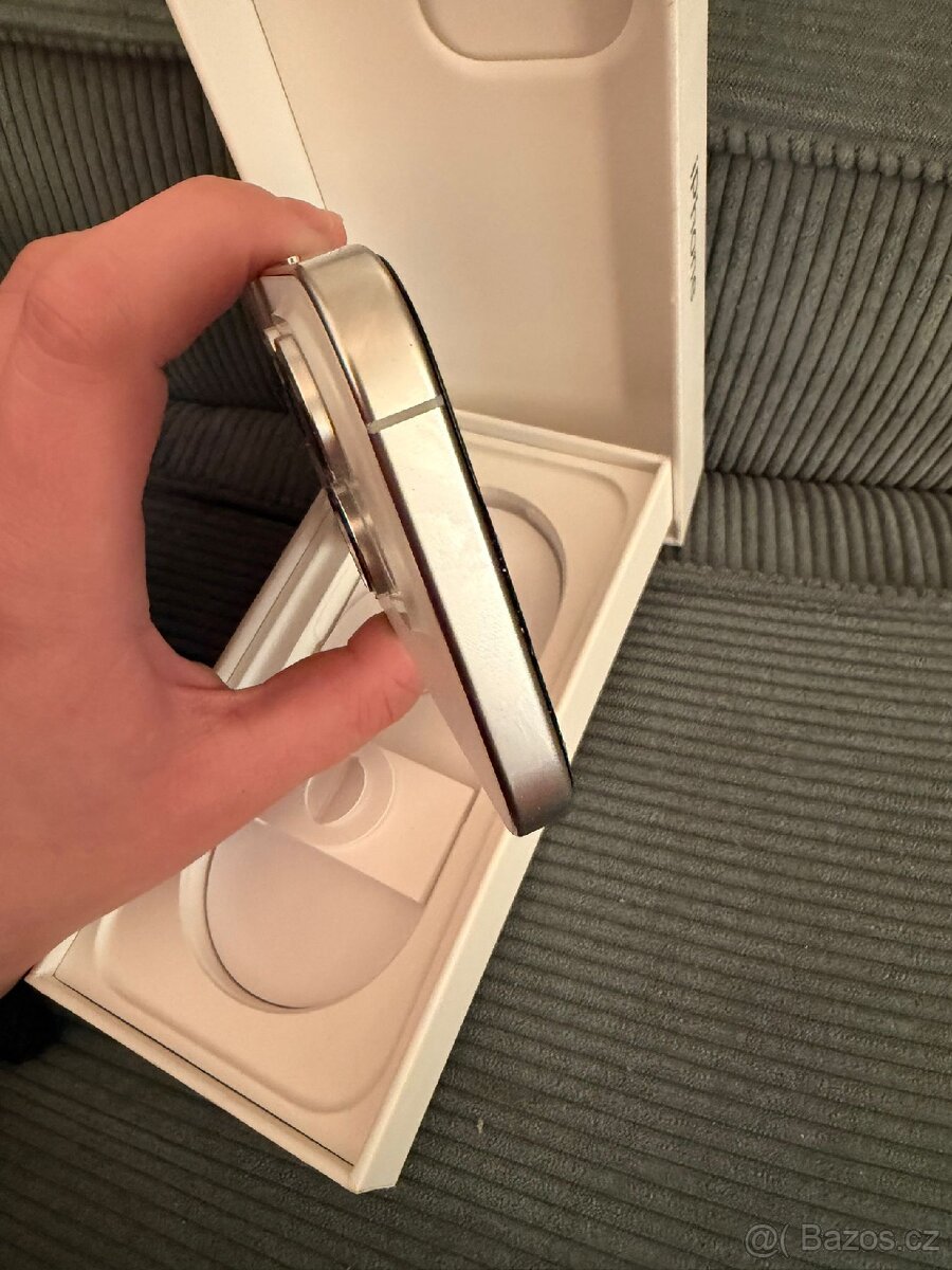 Apple IPhone 16 pro 256 GB , v záruce - 11