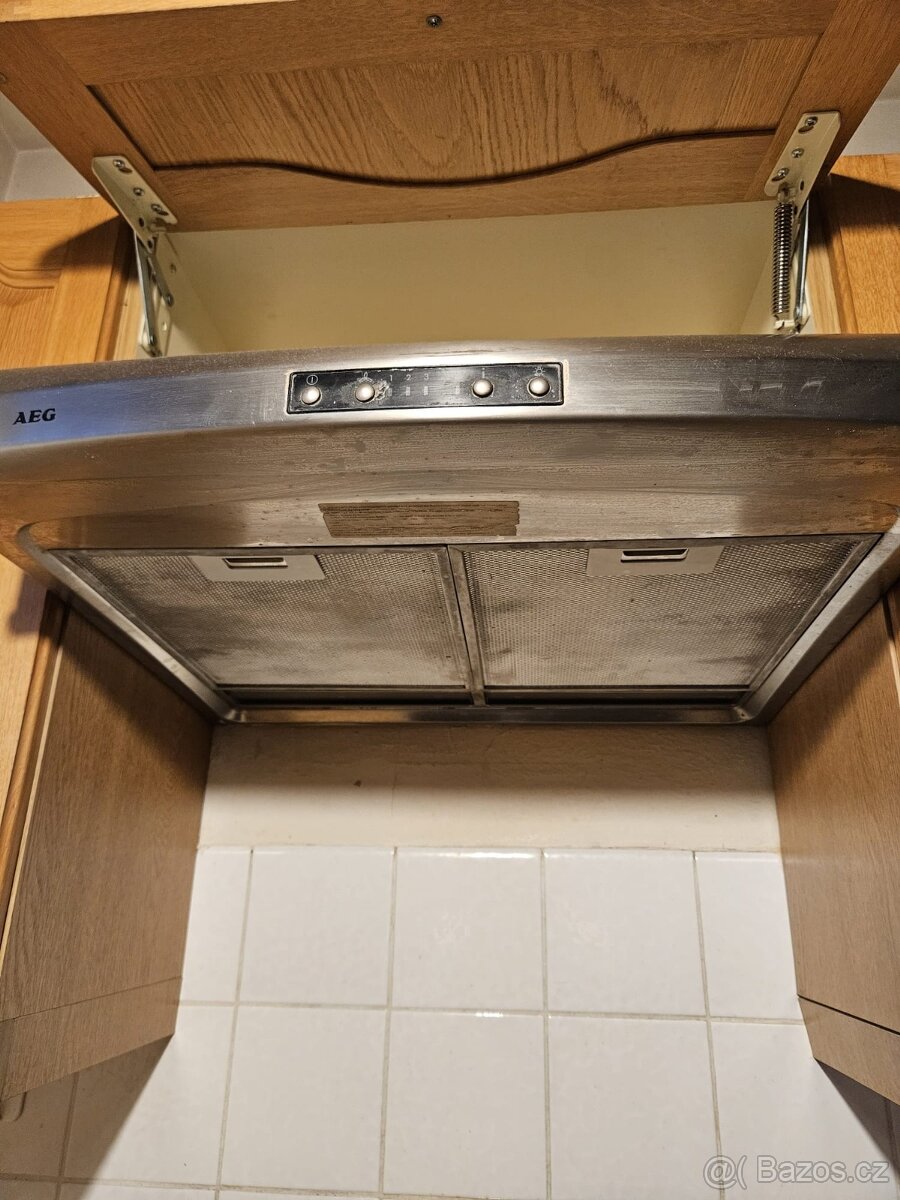 Masivní kuchyňská linka z Německa se spotřebiči - 11