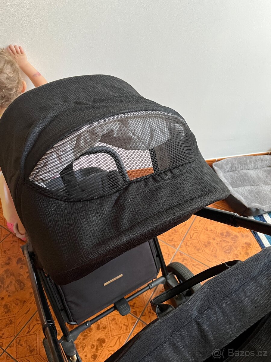 Kočárek Venicci Tinum Upline All black - 11