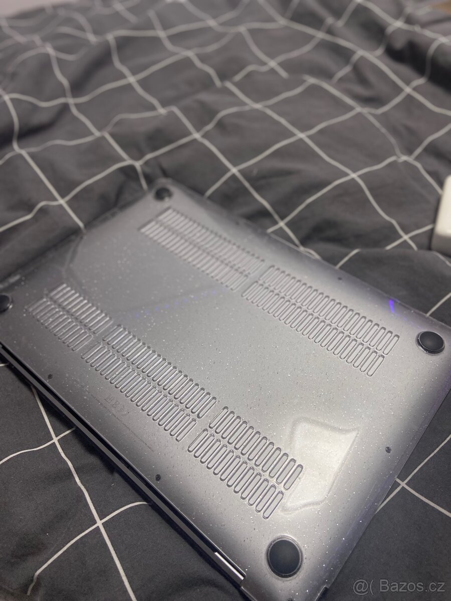 MacBook Air 13" 16GB RAM/256GB - 11