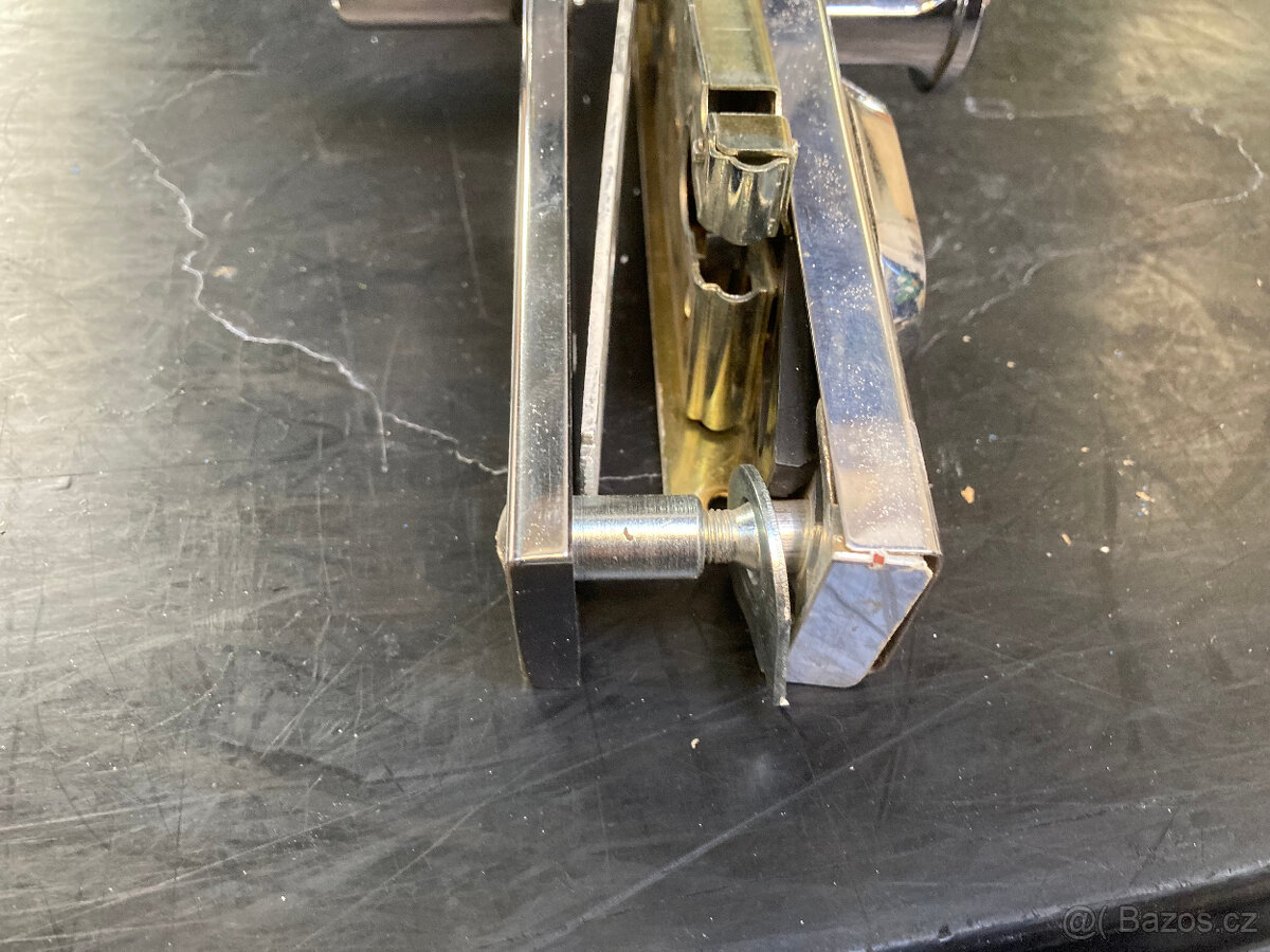 Bezpečnostní dveřní kování ROSTEX se zámkem za 500 kč - 11