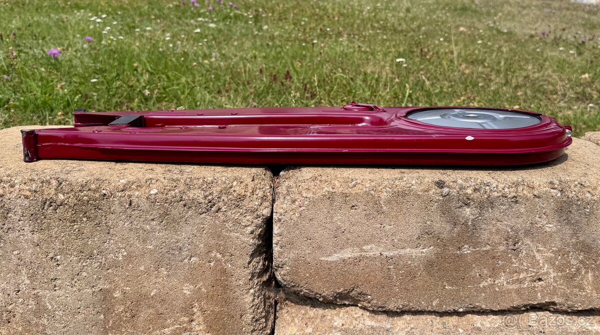 ČZ 125 175 250 - kryt řetězu - 11