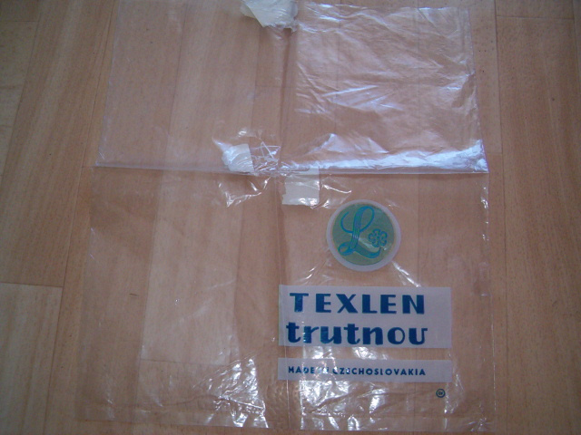 Retro kelímky, lahve, petrolej, vodní sklo, lak na auta atd. - 11