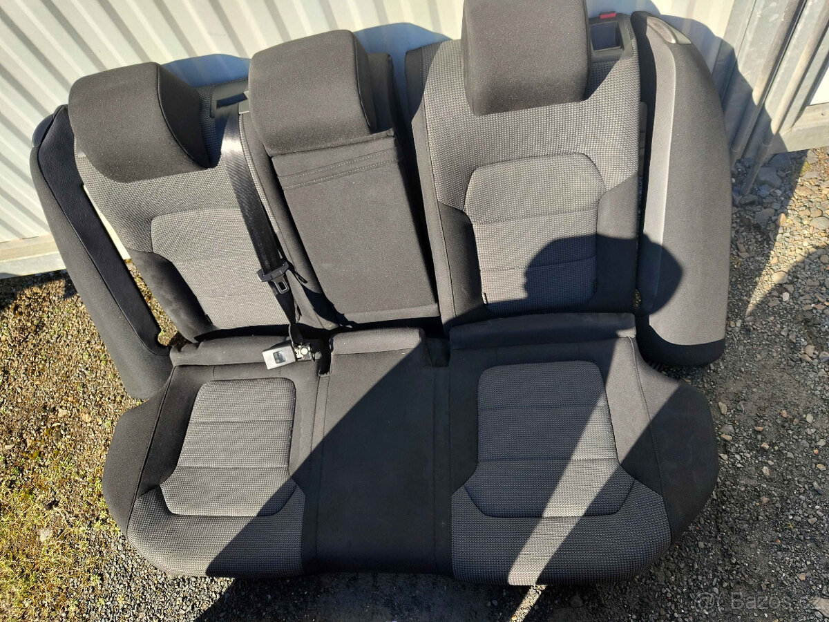 Sedačky Passat B7 - sedan - 11