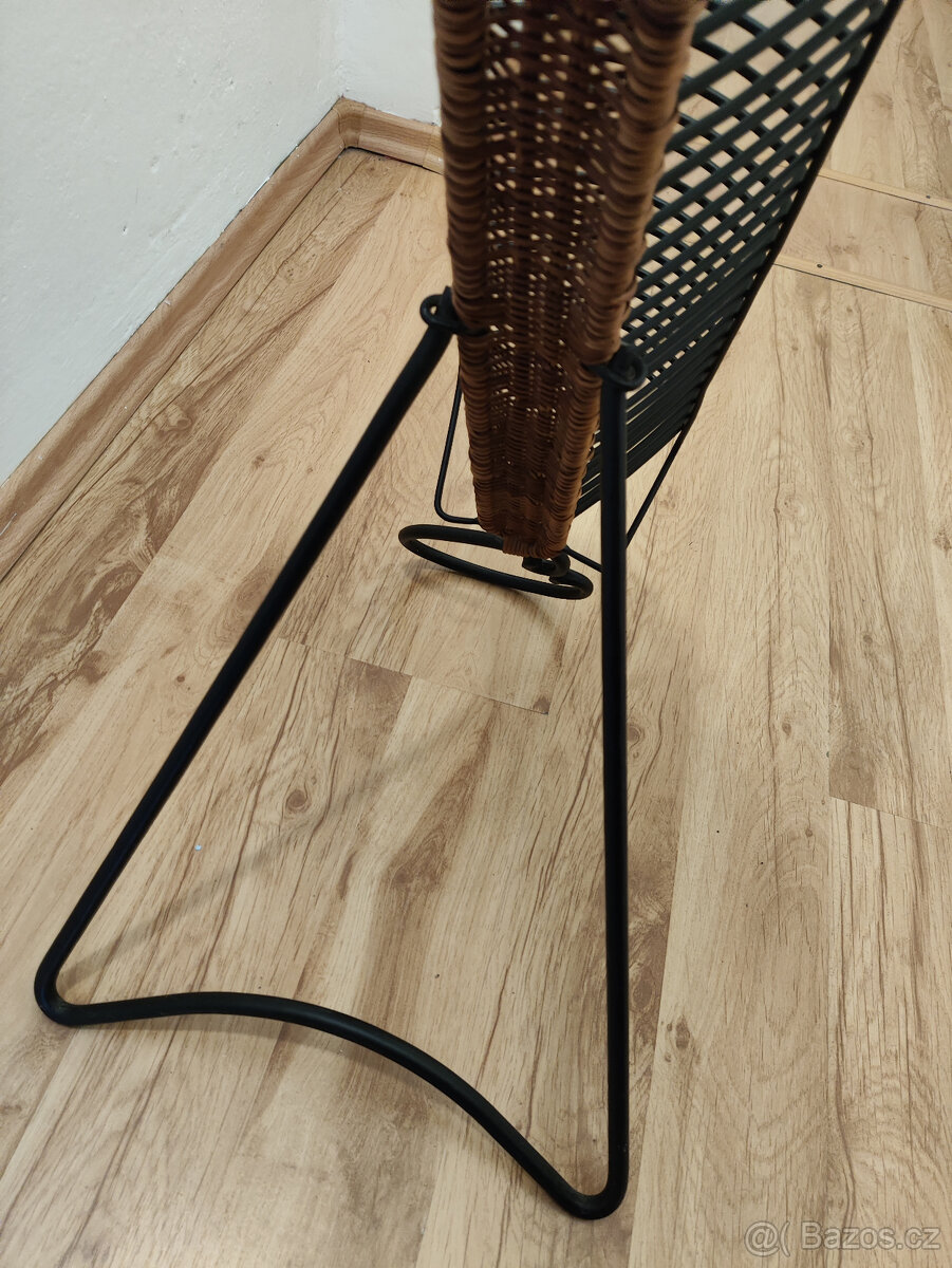 Veliký kovový stojan na 46 ks CD/DVD - 11