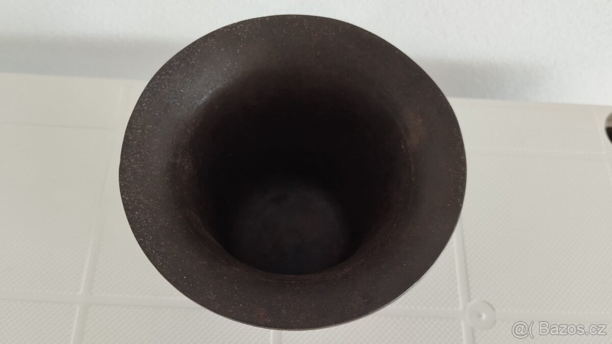 Starý válečný litinový hmoždíř s dělem a rokem 1914-1917 - 11