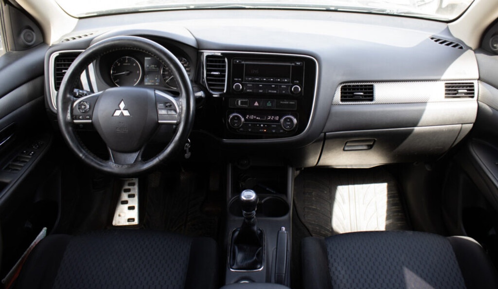 Mitsubishi Outlander z roku 2012 - 11