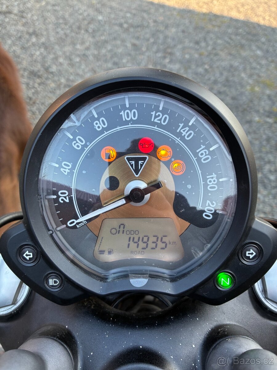 Triumph Boneville Bobber 1200cc - 11