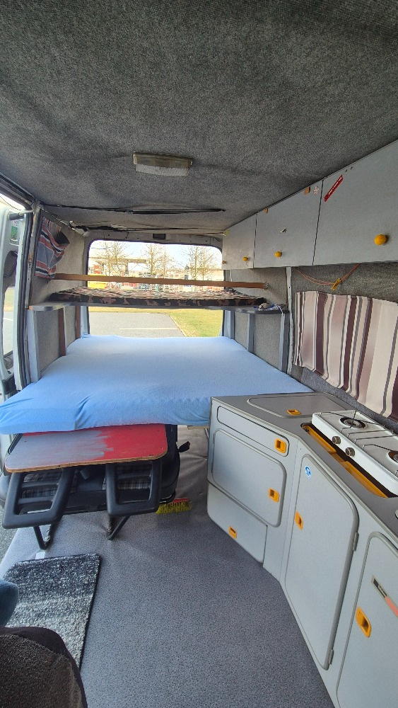 Obytná dodávka pro 4 osoby - 11