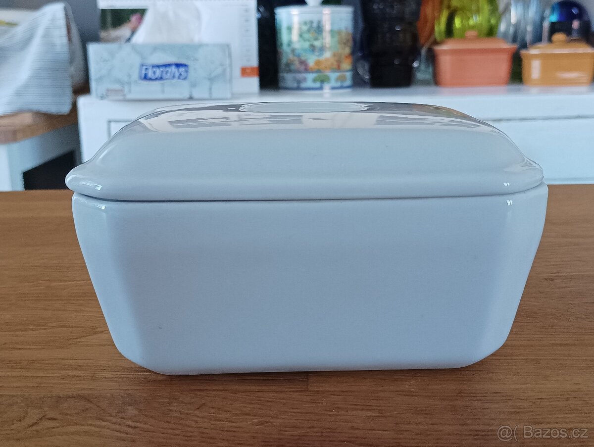 PORCELÁNOVÁ ZAPÉKACÍ DÓZA - 11
