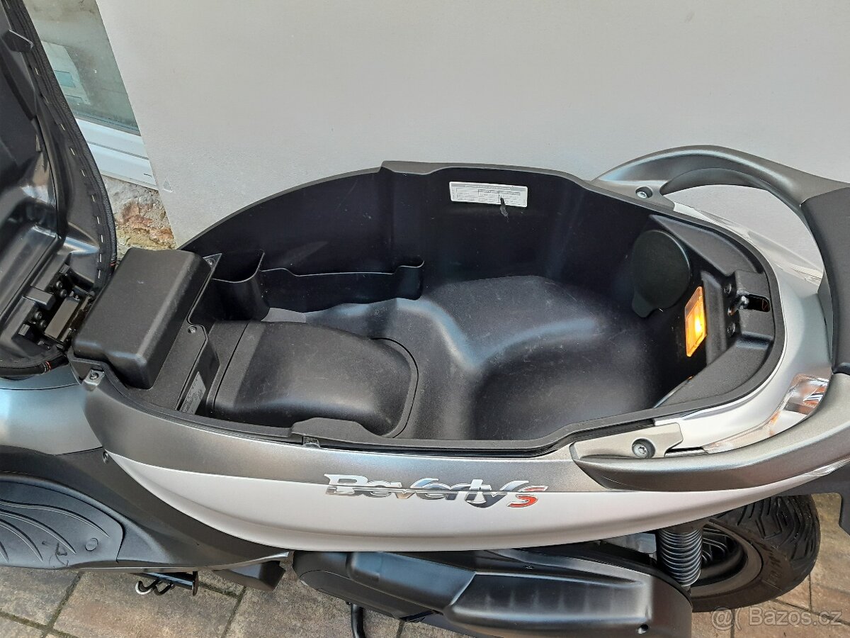 Piaggio Beverly 300 ABS, 2018, pěkný stav, AKCE - 11