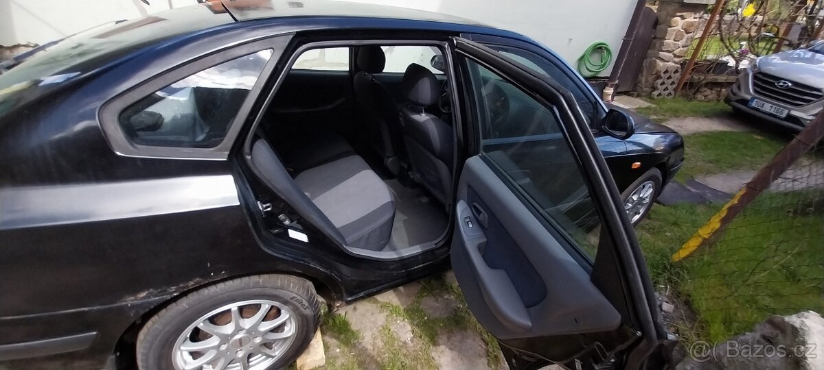 Prodám Hyundai elantra 2005 - 11
