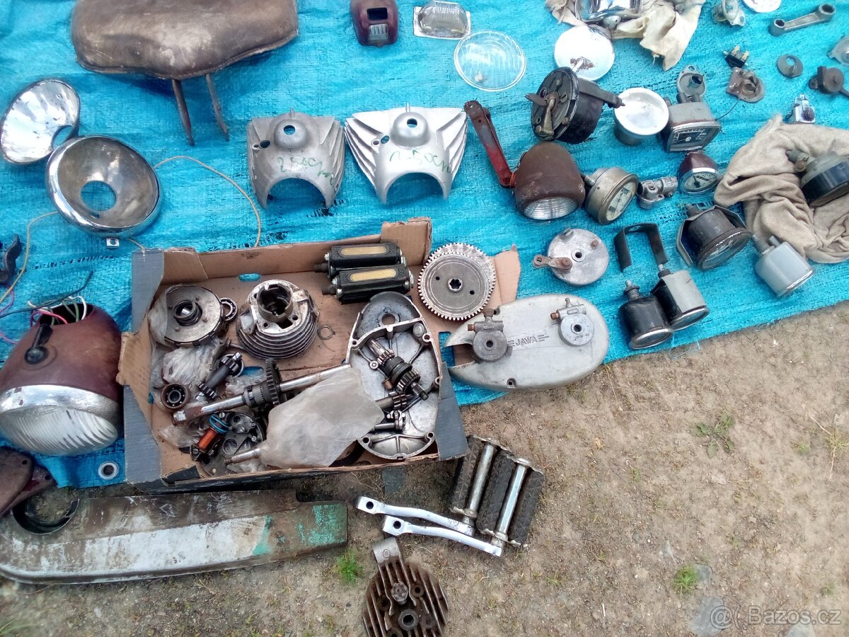 Jawa 350 perak,origo překryt karburace .tachometr 8000kč - 11