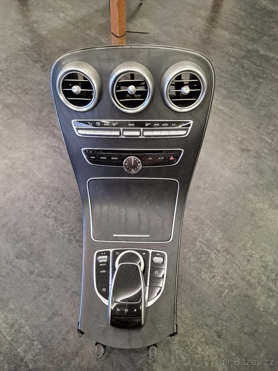 Mercedes C W205 interiér - 11