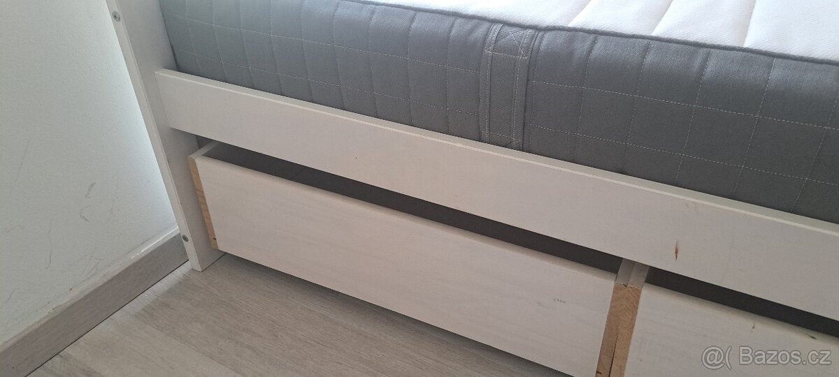 Postel s úložnými prostory - 11