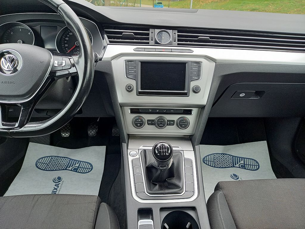 Volkswagen Passat 2,0Tdi 110kw klima+Navi+SERVIS - 11