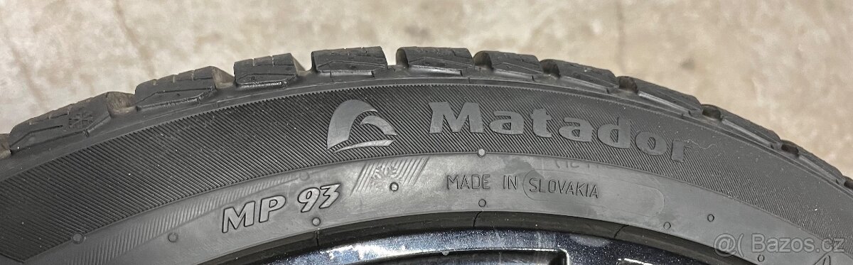 Škoda Superb R19 Zánovní zimní pneu - 11