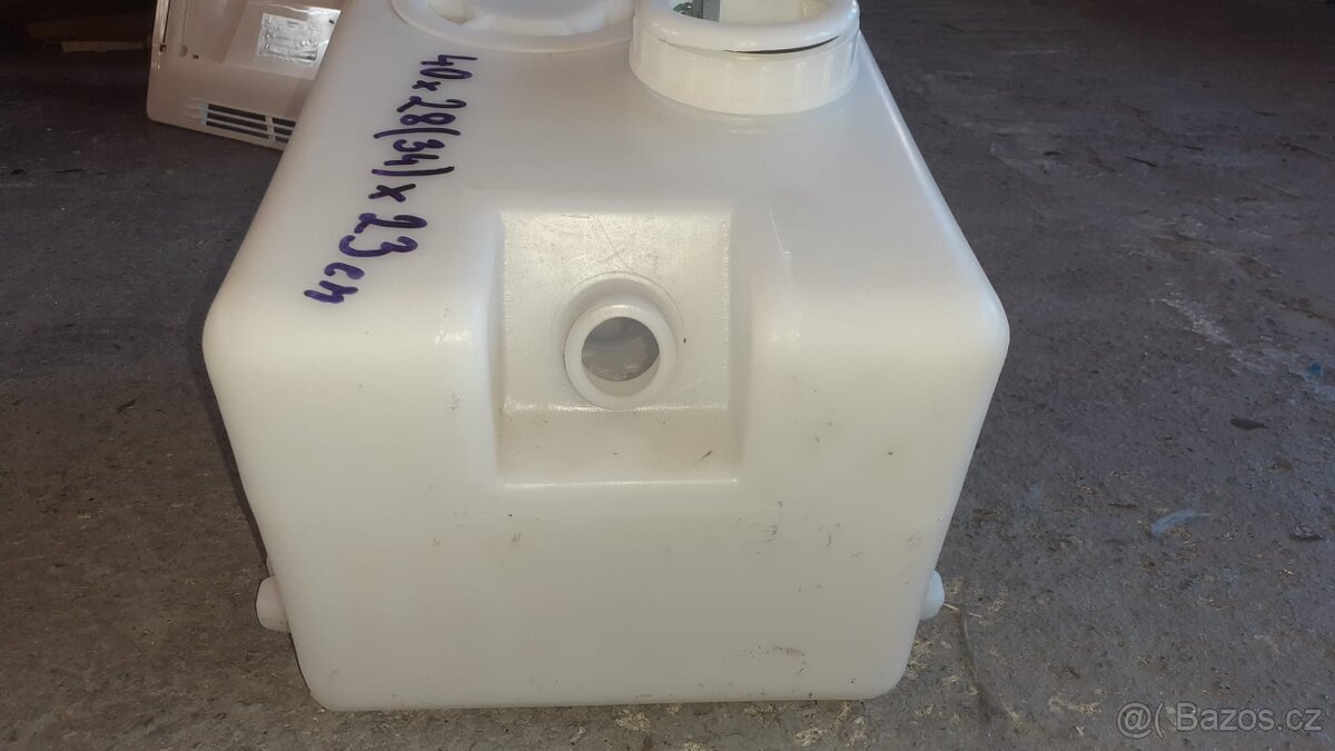 Nádrže na čistou do karavanu - 11
