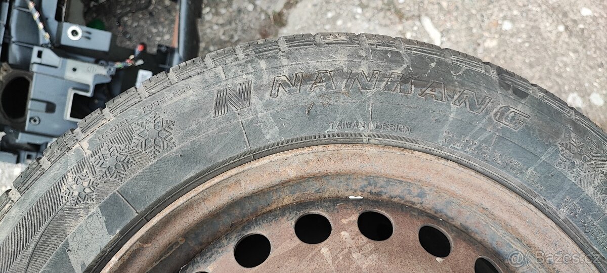 Plechový disk r16 ET 52,5 + zimní pneu 205/60/16 M+S - 11