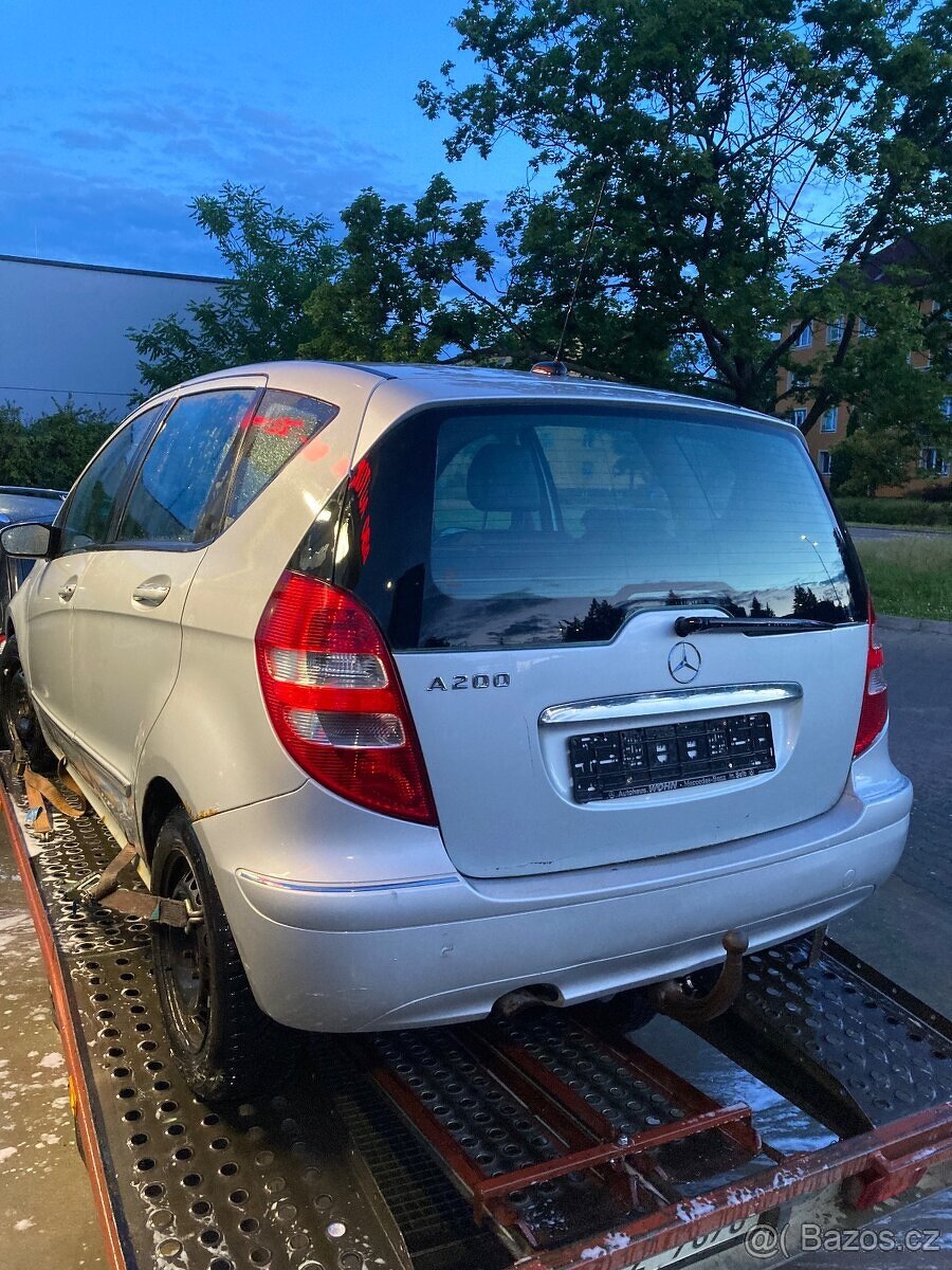 MERCEDES BENZ A 200 - 11