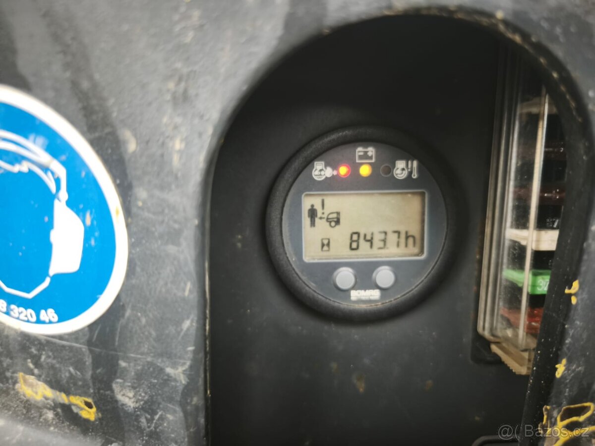 Válec ježkový Bomag BMP 8500 Kompaktor - dálkové ovládání - 11