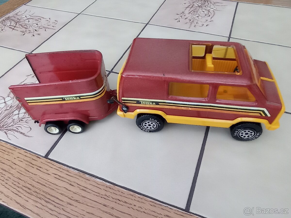 Plechové autíčko a jiné hračky - 11
