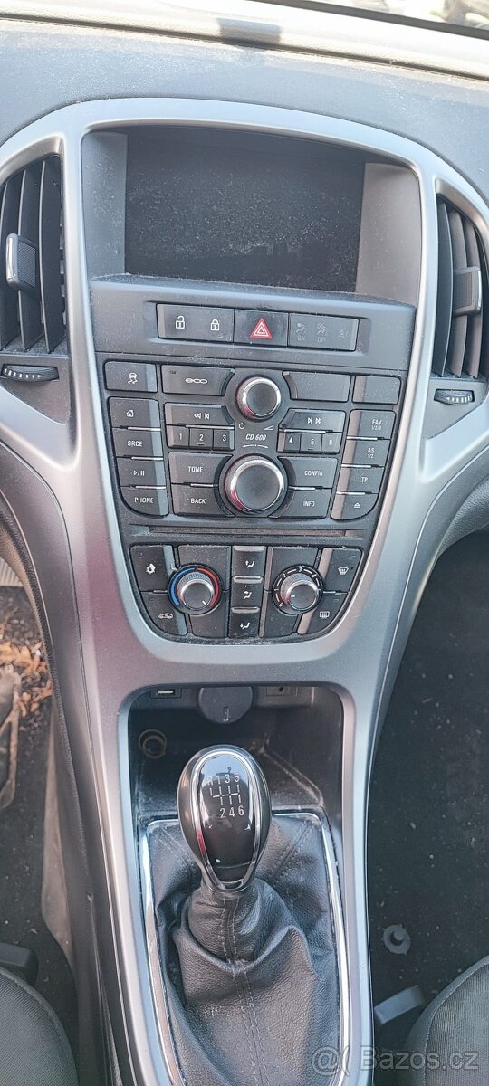 Opel Astra J 1.6 CDTi - 11