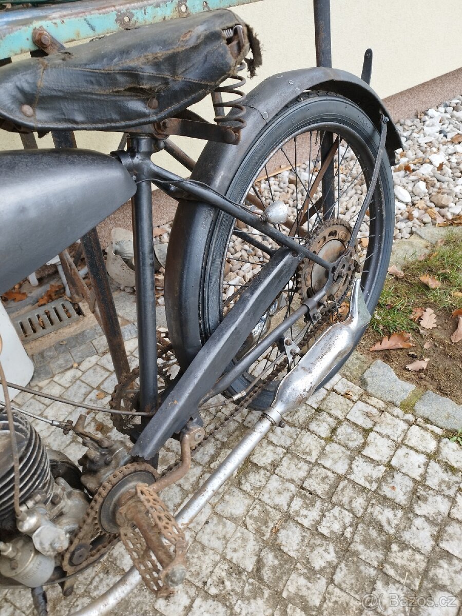 Motocykl veterán Peugeot - 11