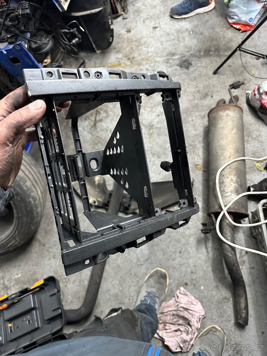 Náhradní díly golf 4 1.9 TDi - 11