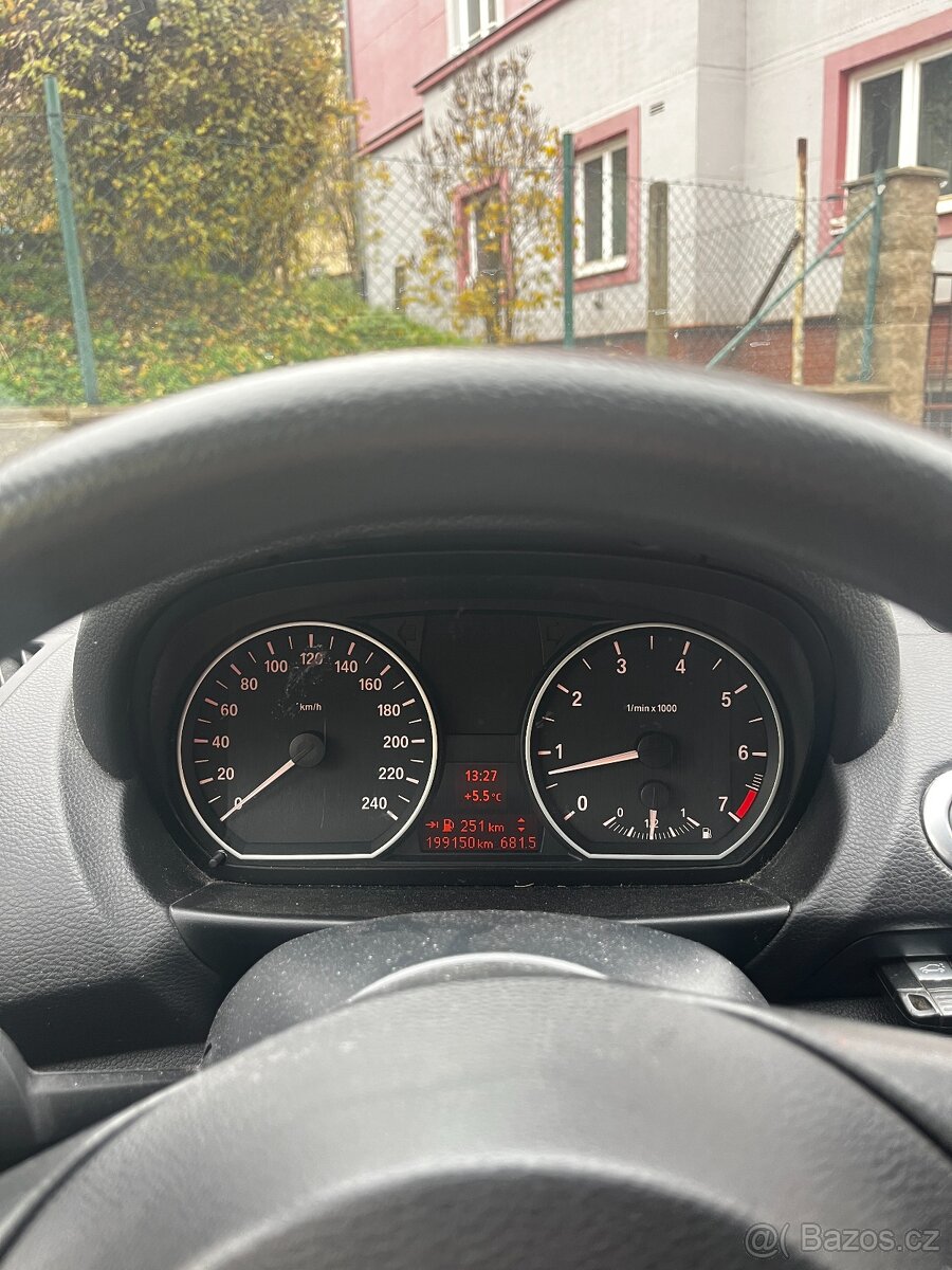 BMW řady 1 (116i) - benzin 2.0L, 90kW, rok 2009 - 11