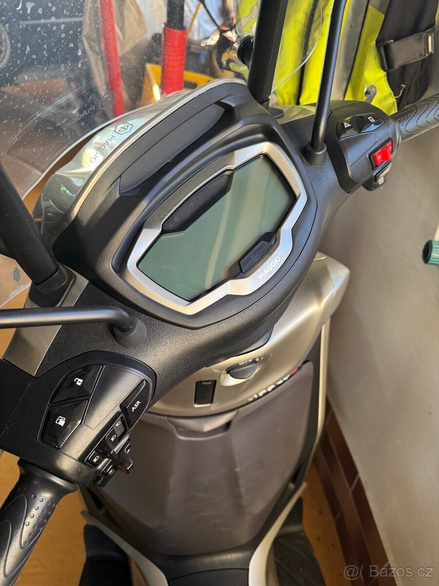 skůtr Piaggio Beverly 400 ZIMNÍ CENA - 11